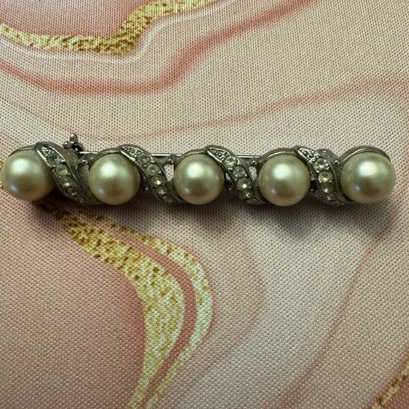 Silver tone Pearl and Crystal bar brooch - Picture 1 of 2